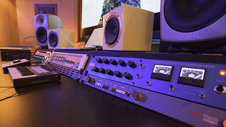 Sala de control de audio VisionSound Studio, equipo de masterización